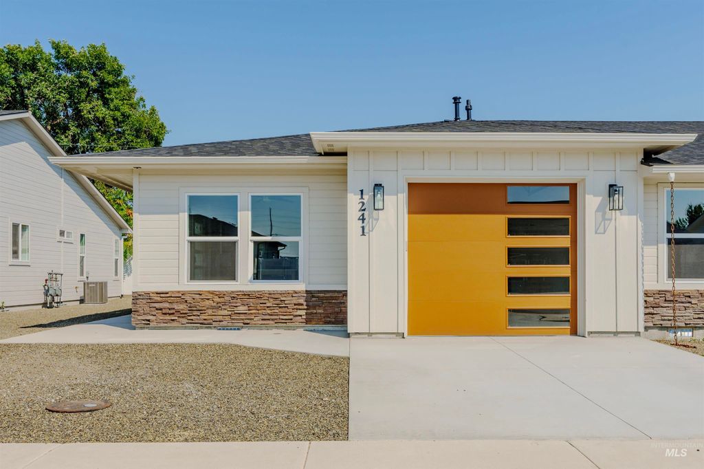 Photo of 1241 Phillips Circle, Ontario, OR 97914 (MLS # 98976441)