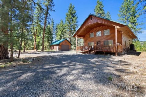 Photo of 4125 N Diamond Bar Place, Featherville, ID 83647 (MLS # 98963888)