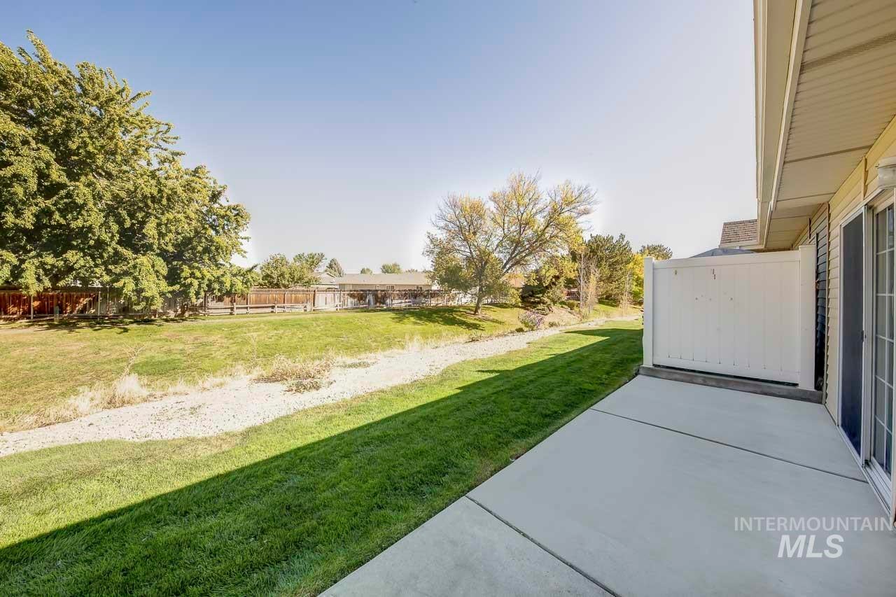 126 E Waterbury Lane