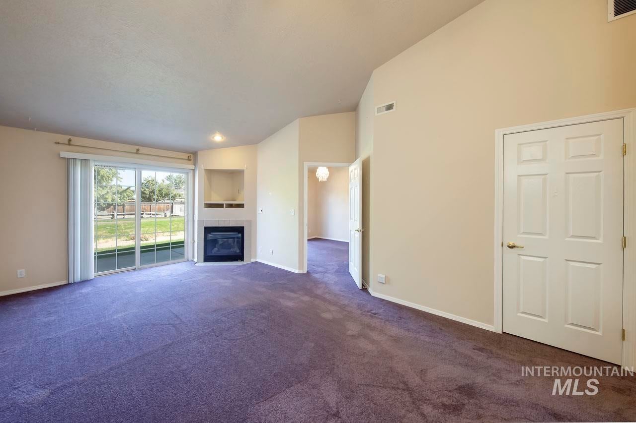 126 E Waterbury Lane