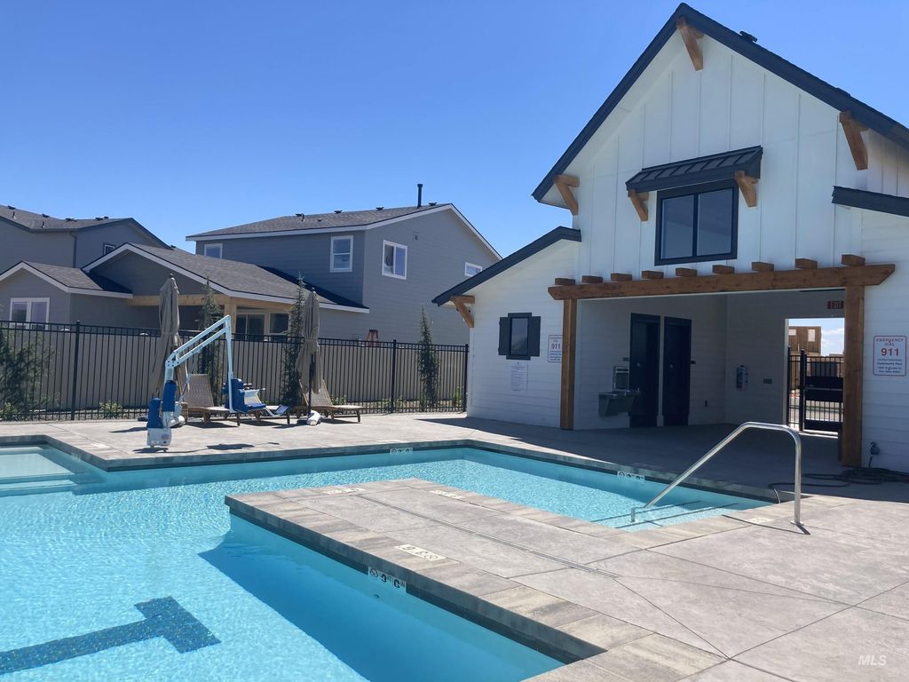 Photo of 203 S Koyukuk Ln, Star, ID 83669 (MLS # 98972961)