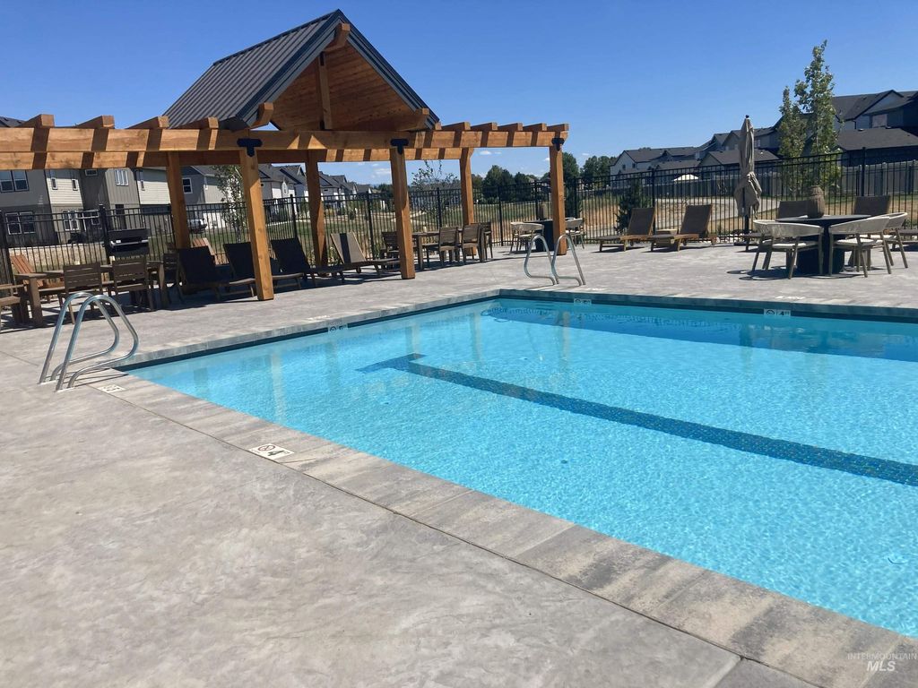 Photo of 203 S Koyukuk Ln, Star, ID 83669 (MLS # 98972961)