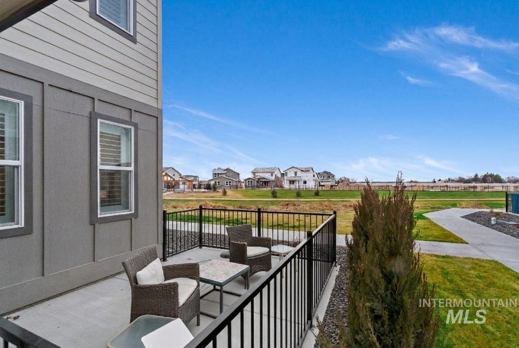 Photo of 203 S Koyukuk Ln, Star, ID 83669 (MLS # 98972961)