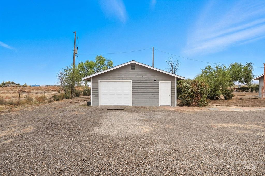 Photo of 1322 SW Hamilton Road, Mountain Home, ID 83647 (MLS # 98963884)