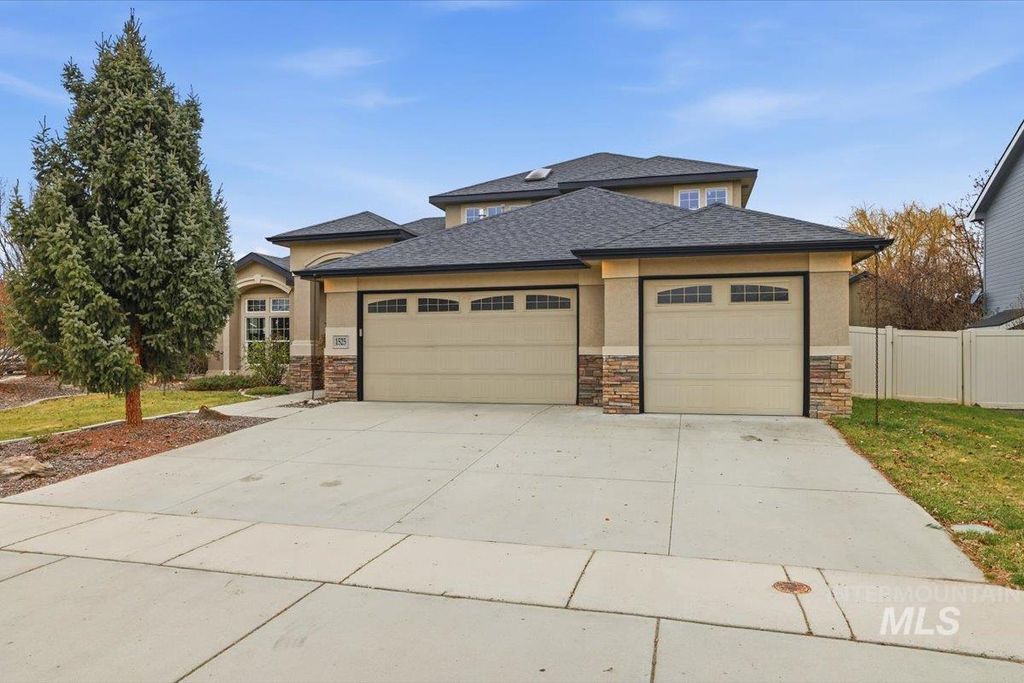 Photo of 1525 S Herron Dr, Nampa, ID 83686 (MLS # 98972369)