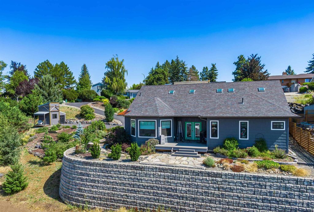 Photo of 763 Indian Hills Dr, Moscow, ID 83843 (MLS # 98943039)