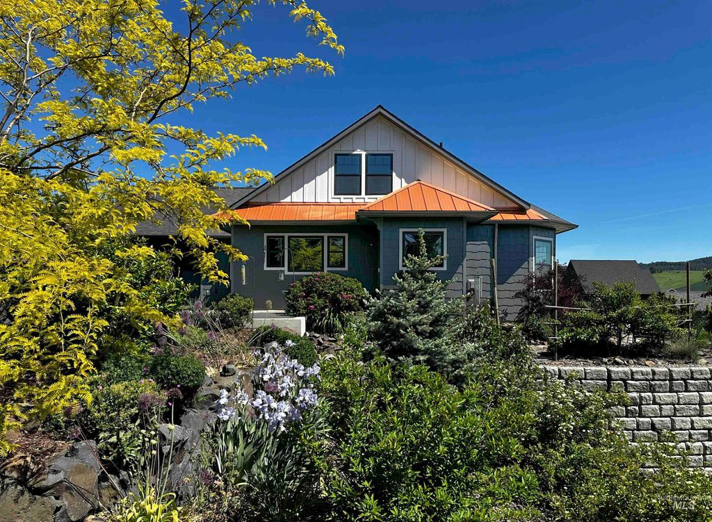 Photo of 763 Indian Hills Dr, Moscow, ID 83843 (MLS # 98943039)
