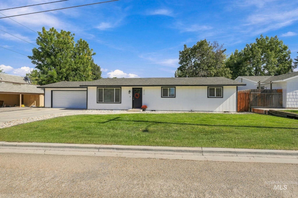 Photo of 212 N Indiana Ave, Caldwell, ID 83605 (MLS # 99002406)
