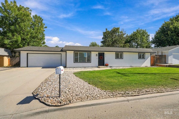 212 N INDIANA AVE, CALDWELL, ID 83605 - Image d2af77c9d23ca8c33dadd8a2f6a4bf60/3179673583