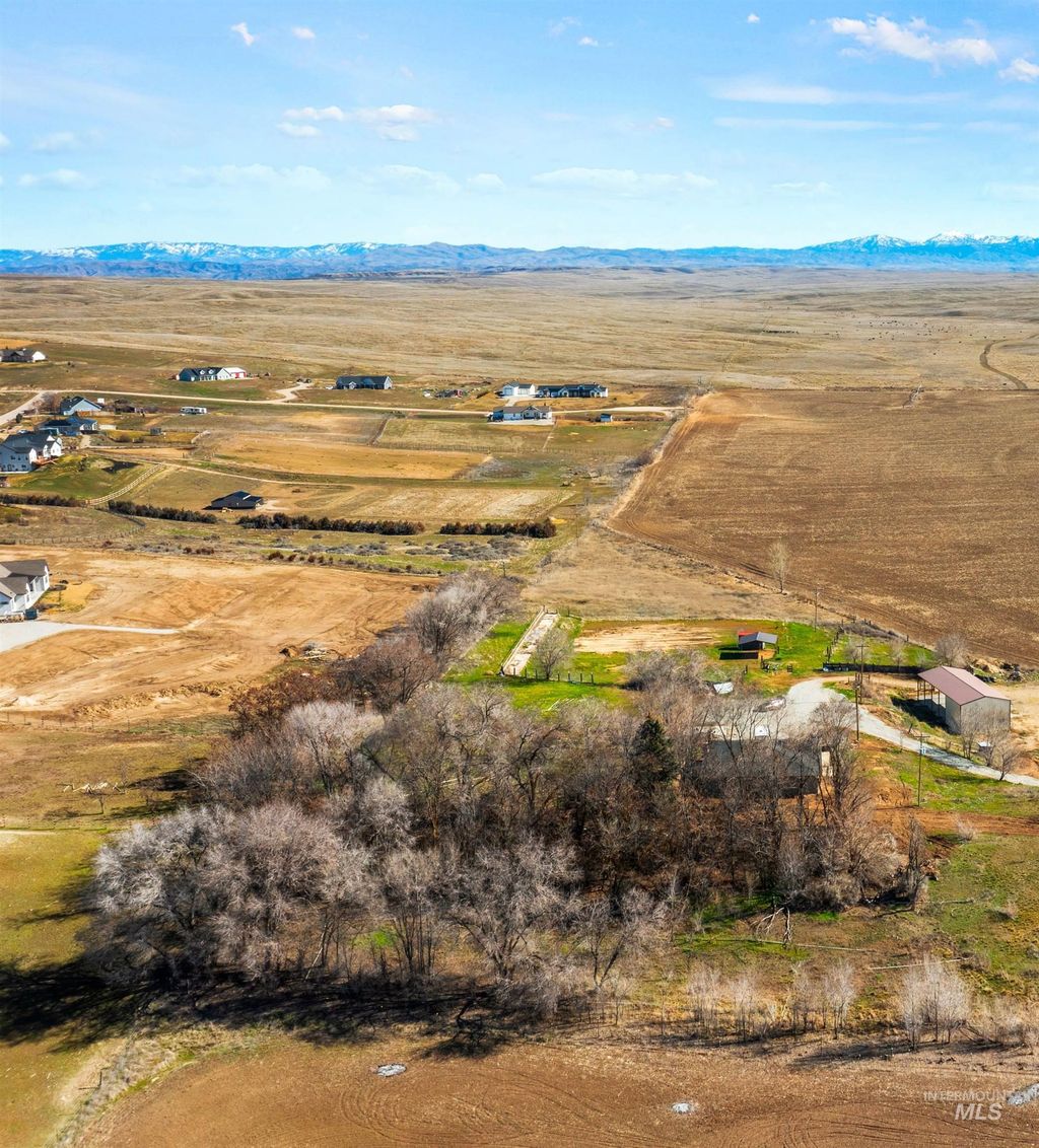 Photo of 29862 Emmett Rd, Caldwell, ID 83607 (MLS # 98979080)