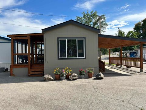 Photo of 3100 Alden Rd. Trlr 8 Rd, Fruitland, ID 83619 (MLS # 98963109)