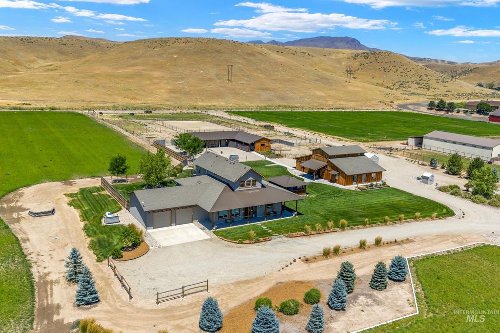 Photo of 900 Robin Ln, Emmett, ID 83617 (MLS # 98968844)