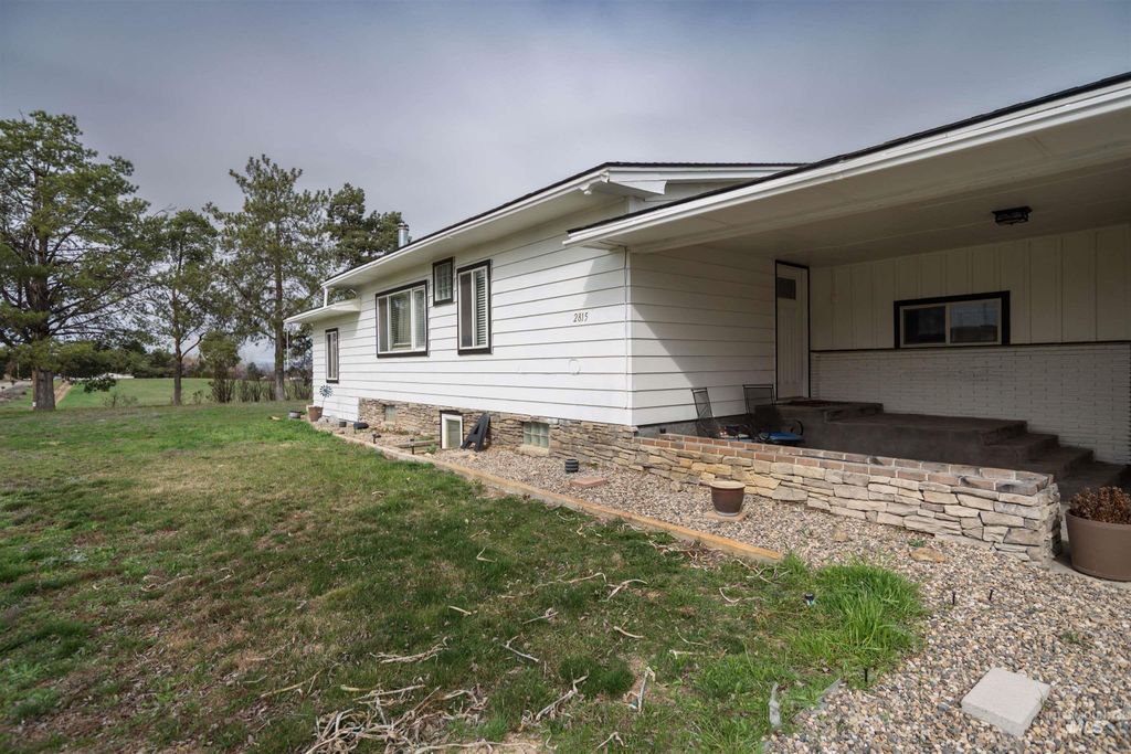 Photo of 2815 Center Avenue, Payette, ID 83661 (MLS # 98977837)