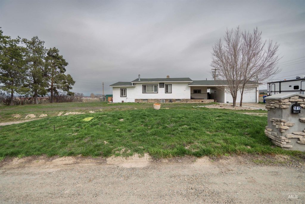 Photo of 2815 Center Avenue, Payette, ID 83661 (MLS # 98977837)