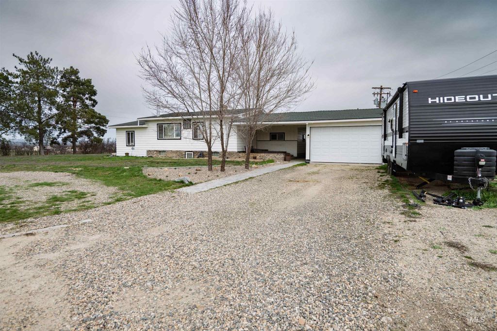 Photo of 2815 Center Avenue, Payette, ID 83661 (MLS # 98977837)