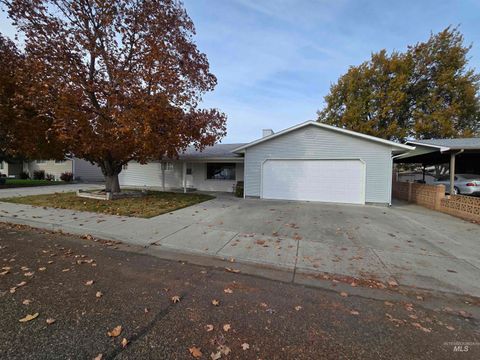 Photo of 1203 Sears Dr, Ontario, OR 97914 (MLS # 98967328)