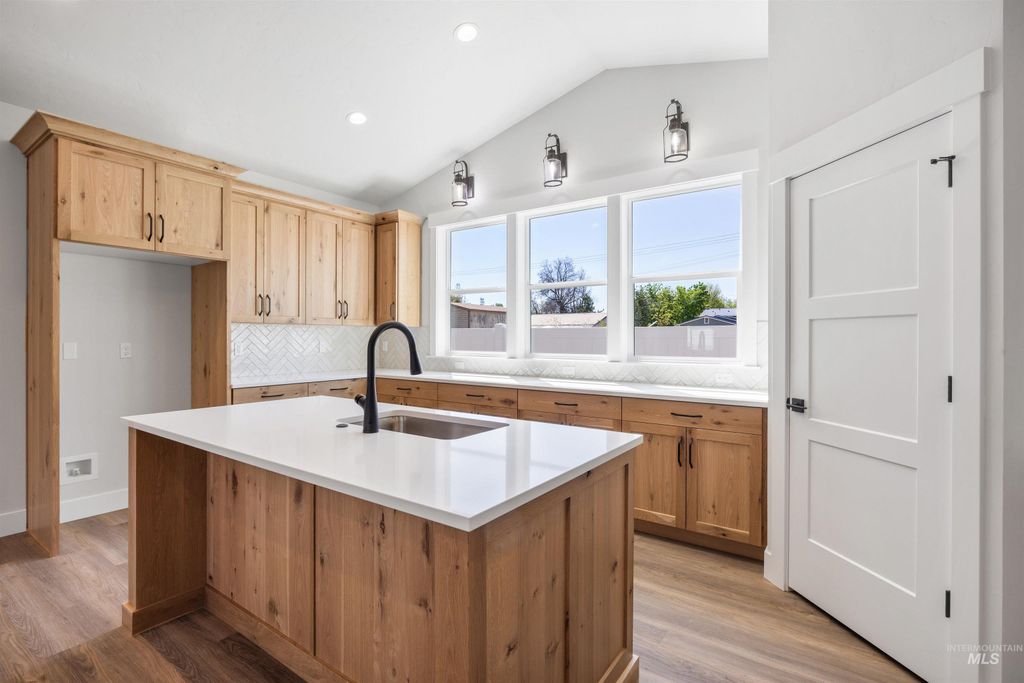 Photo of 958 S Almond St, Nampa, ID 83686 (MLS # 98984511)