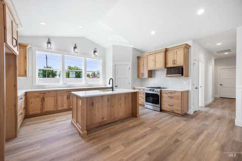 Photo of 958 S Almond St, Nampa, ID 83686 (MLS # 98984511)