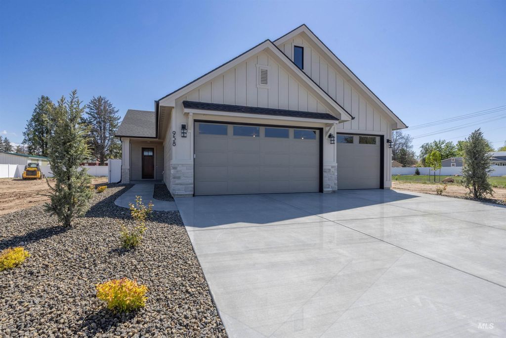 Photo of 958 S Almond St, Nampa, ID 83686 (MLS # 98984511)
