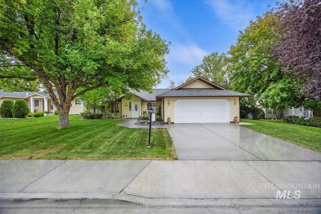 Photo of 548 Elizabeth Park Drive, Twin Falls, ID 83301 (MLS # 99001482)