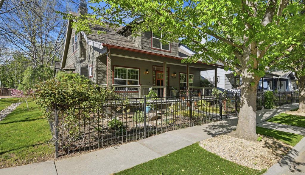 Photo of 2310 E Gloucester Pl, Boise, ID 83706 (MLS # 98984486)