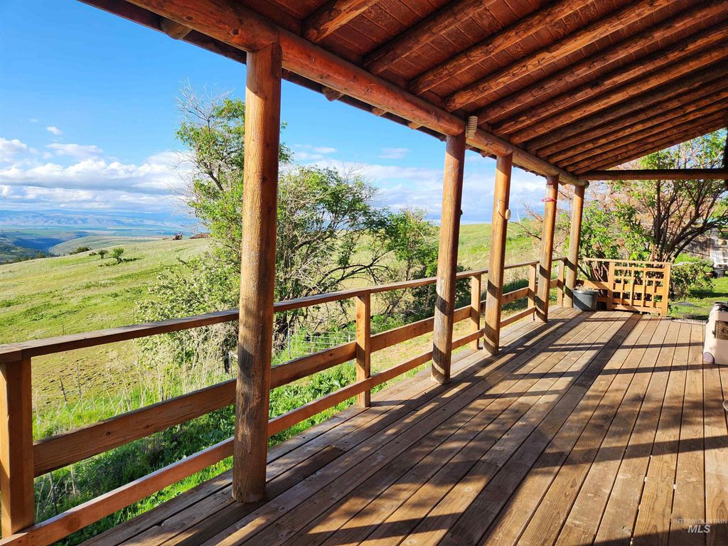 Photo of 39055 Hilltop Ln, Lewiston, ID 83501 (MLS # 98948907)