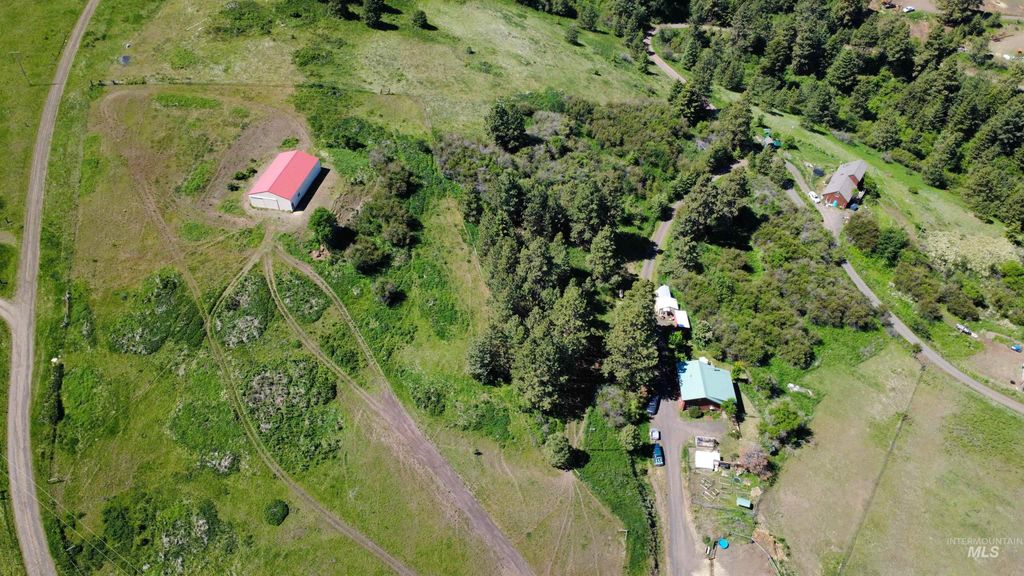 Photo of 39055 Hilltop Ln, Lewiston, ID 83501 (MLS # 98948907)