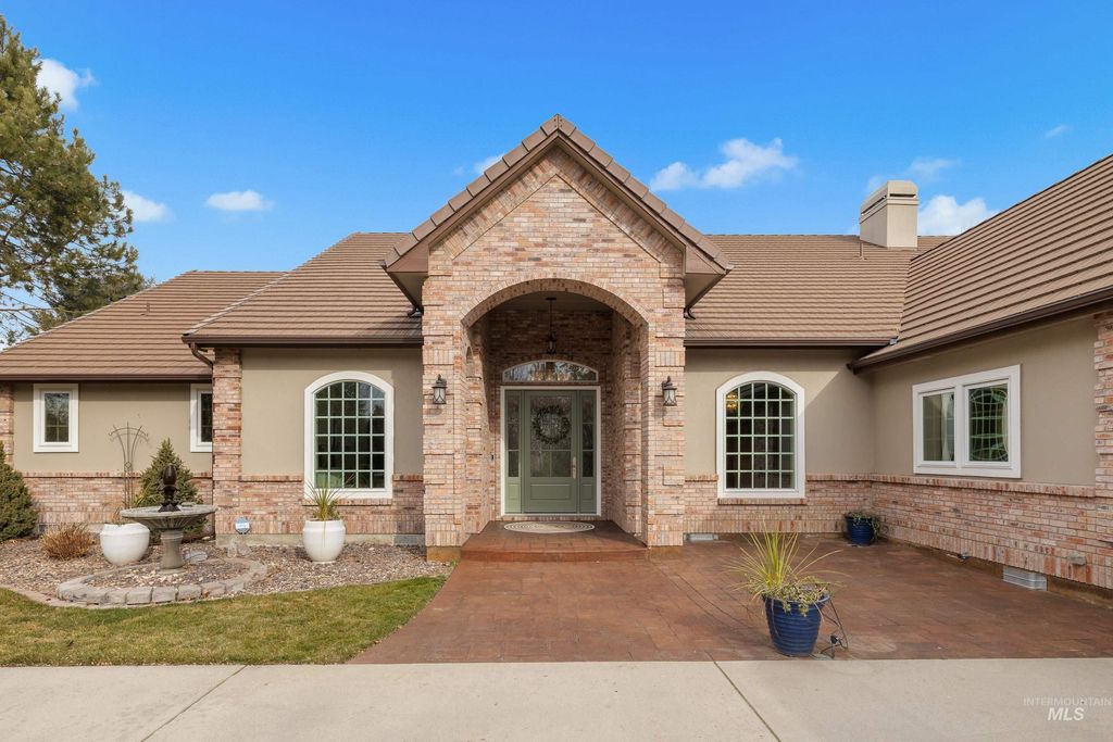 Photo of 3900 N Saddleman Place, Eagle, ID 83616 (MLS # 98972972)