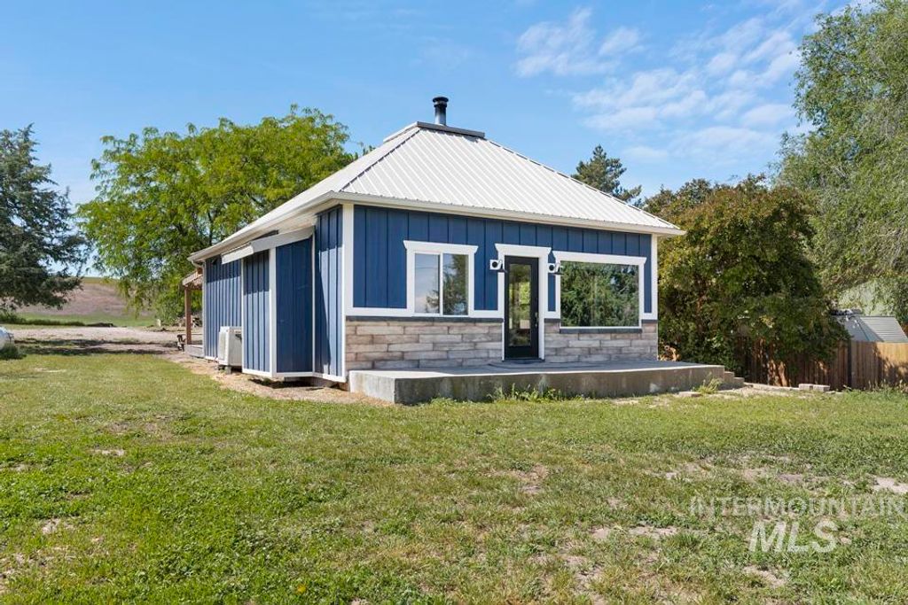 Photo of 2672 Center AVE, Payette, ID 83661 (MLS # 98987325)