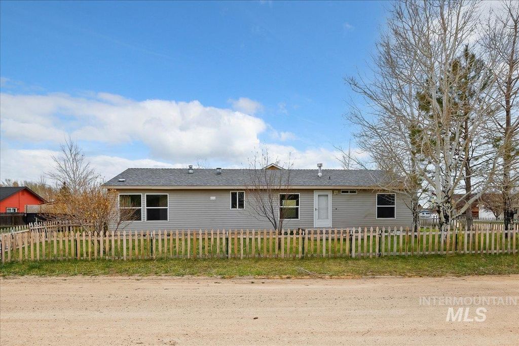 Photo of 932 5th, Fairfield, ID 83327 (MLS # 98981750)