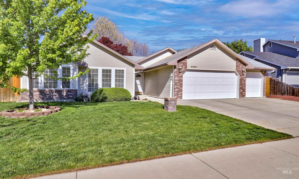 Photo of 2085 N Astaire Way, Meridian, ID 83646 (MLS # 98985416)