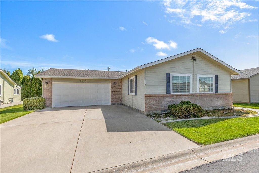 Photo of 1100 Burnett Dr #250A, Nampa, ID 83651 (MLS # 98987506)