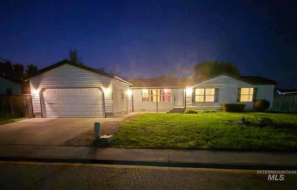 Photo of 1470 Windmere Dr, Mountain Home, ID 83647 (MLS # 98997183)
