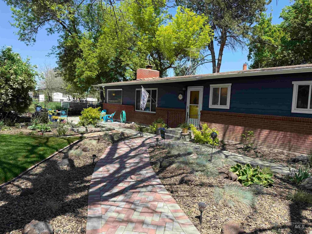 Photo of 4106 Jessie Ln, Nampa, ID 83686 (MLS # 98985676)