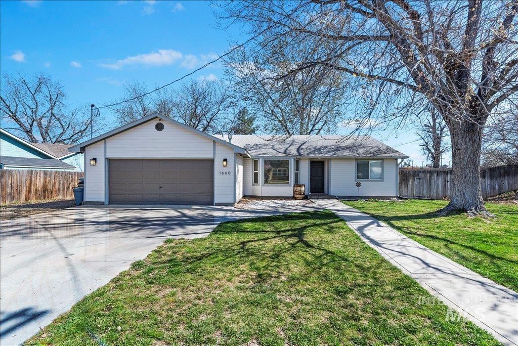 Photo of 1660 N Eldorado St, Boise, ID 83704 (MLS # 98978952)