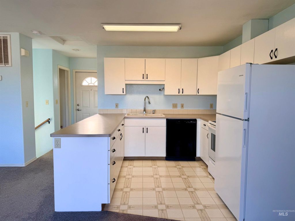 Photo of 607 Park Street, Lewiston, ID 83501 (MLS # 98981157)