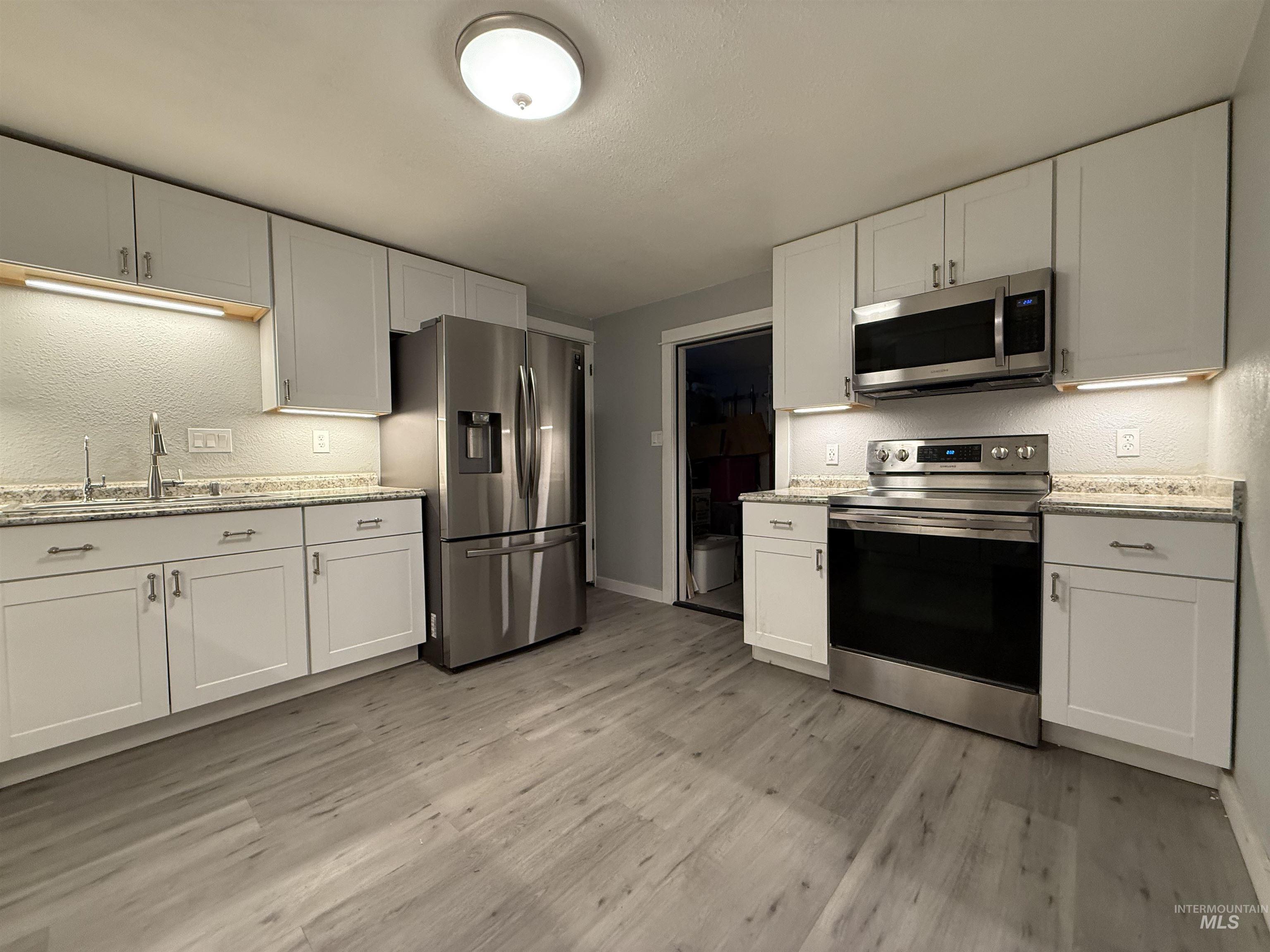 $30,000 Kitchen Remodel - New Cabinetry & Counter tops, New Under Cabinet Lighting, Samsung Stainless Steel Appliances, Built-In Microwave, New LVP Flooring, Reverse Osmosis Water Filtration, New Baseboards, New Garbage Disposal, Freshly Painted & More.