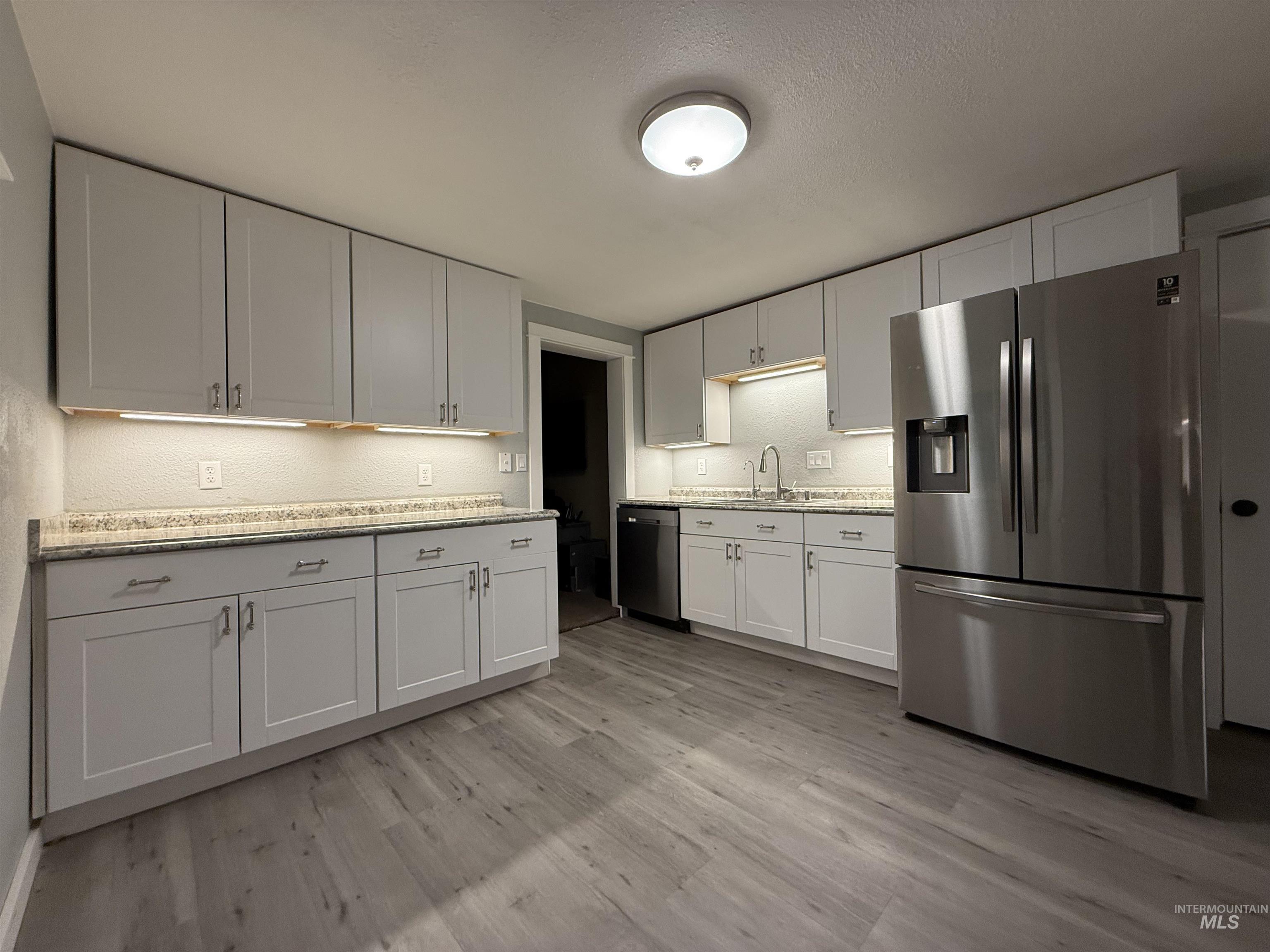 $30,000 Kitchen Remodel - New Cabinetry & Counter tops, New Under Cabinet Lighting, Samsung Stainless Steel Appliances, Built-In Microwave, New LVP Flooring, Reverse Osmosis Water Filtration, New Baseboards, New Garbage Disposal, Freshly Painted & More.