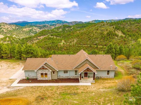 Photo of 96 Trails End Way, Boise, ID 83716 (MLS # 98984204)