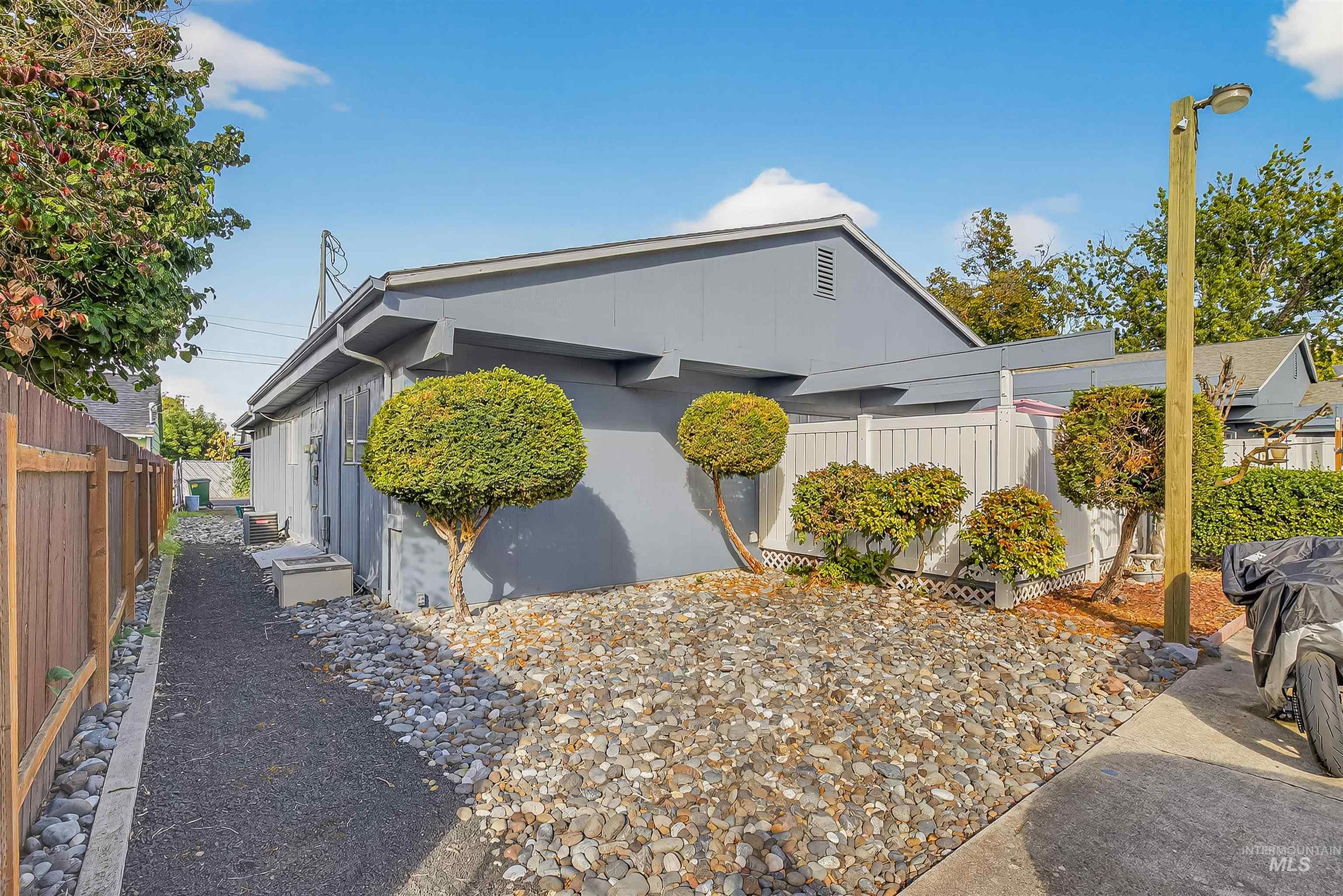 820, 822, 824 2nd St