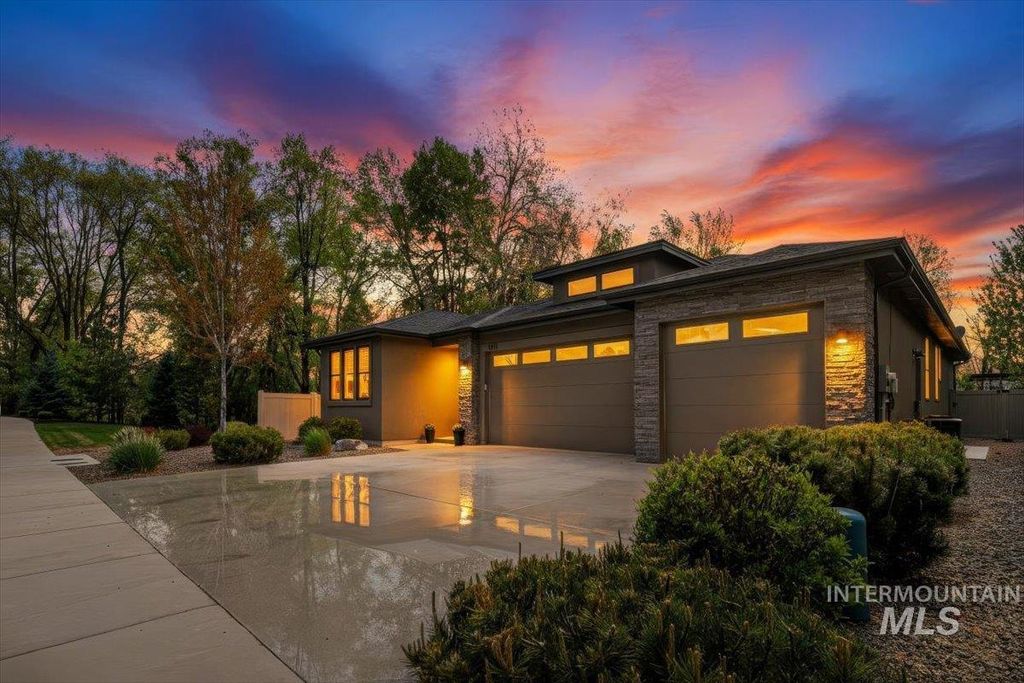 Photo of 6179 W Ina Dr, Boise, ID 83703 (MLS # 98983766)