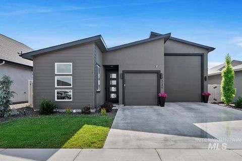 4586 S Selatir Way Meridian ID 83642