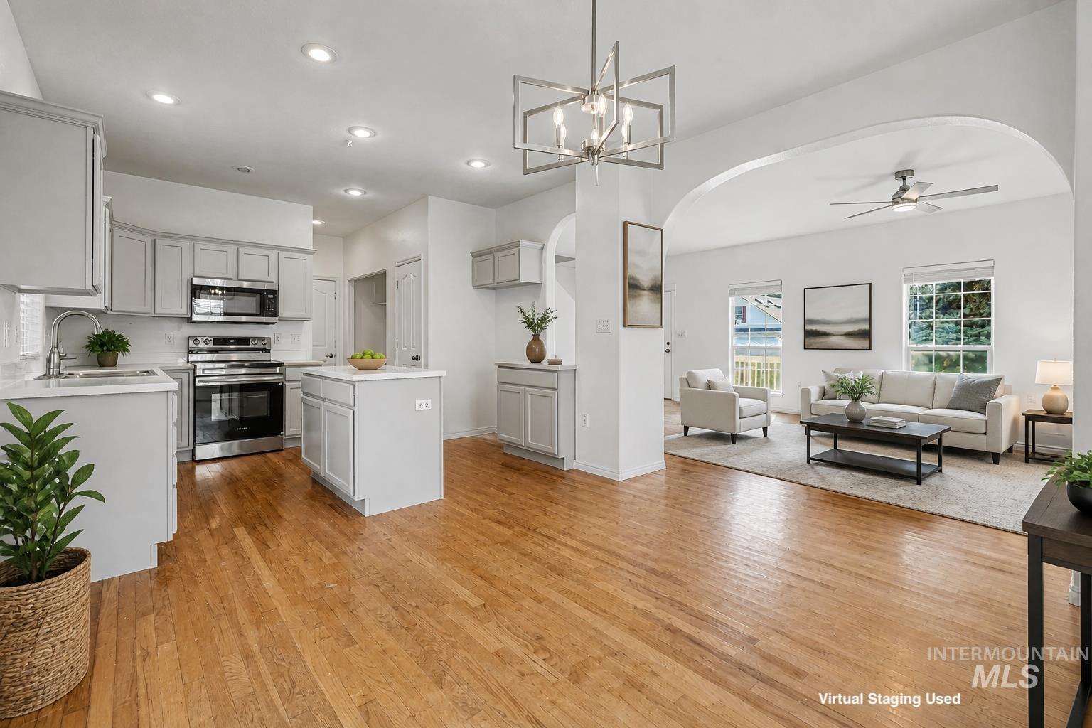 2564 N Monaco