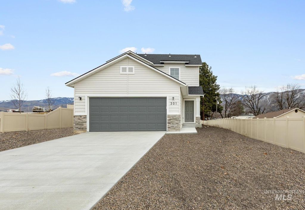 Photo of 301 Whitetail Ave, Horseshoe Bend, ID 83629 (MLS # 98973286)
