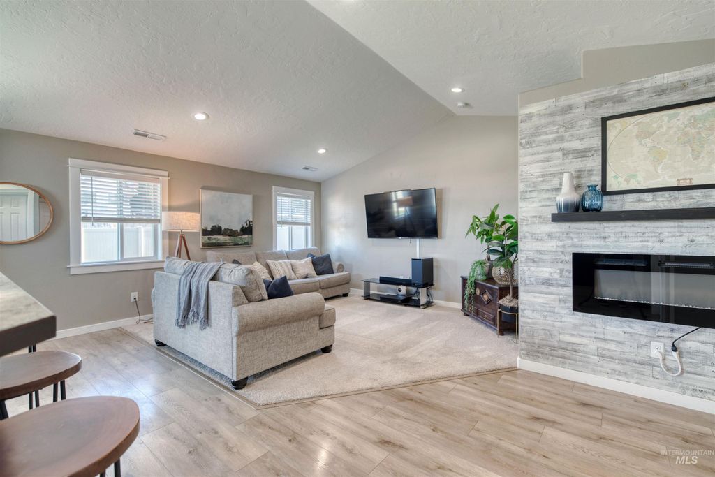 Photo of 10600 W Cruser Dr, Boise, ID 83709 (MLS # 98977200)