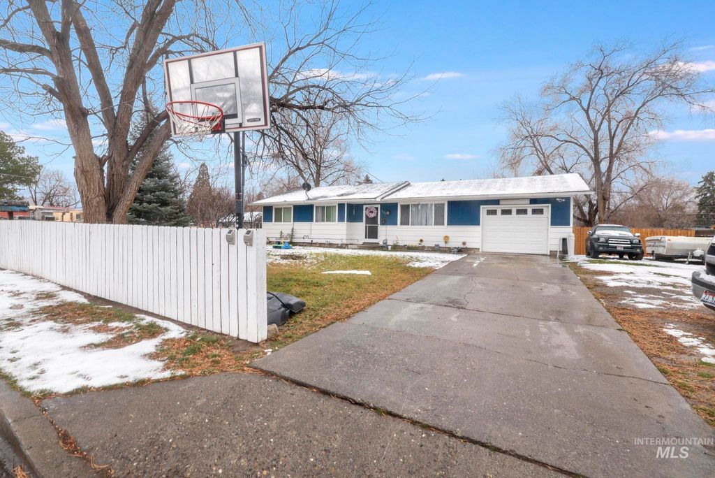 Photo of 403 3rd Ave W Ave, Jerome, ID 83338 (MLS # 98970392)