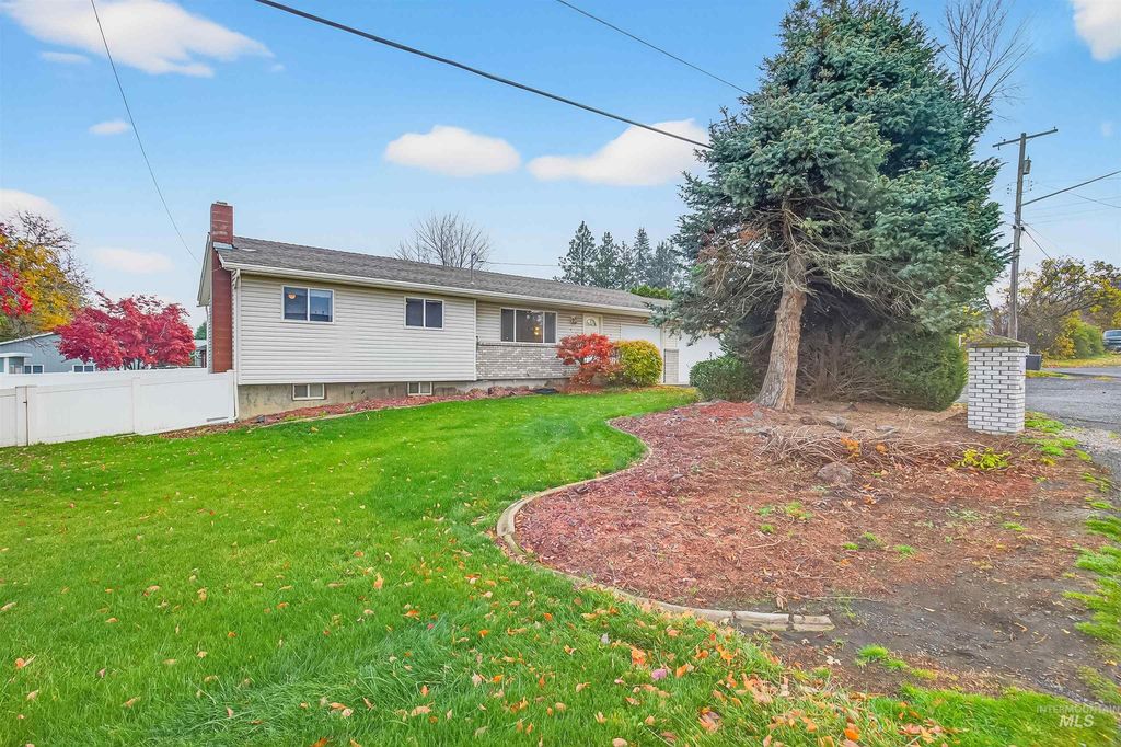 Photo of 3619 16th Street, Lewiston, ID 83501 (MLS # 98967456)