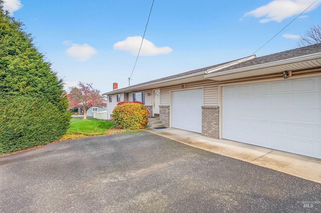 Photo of 3619 16th Street, Lewiston, ID 83501 (MLS # 98967456)