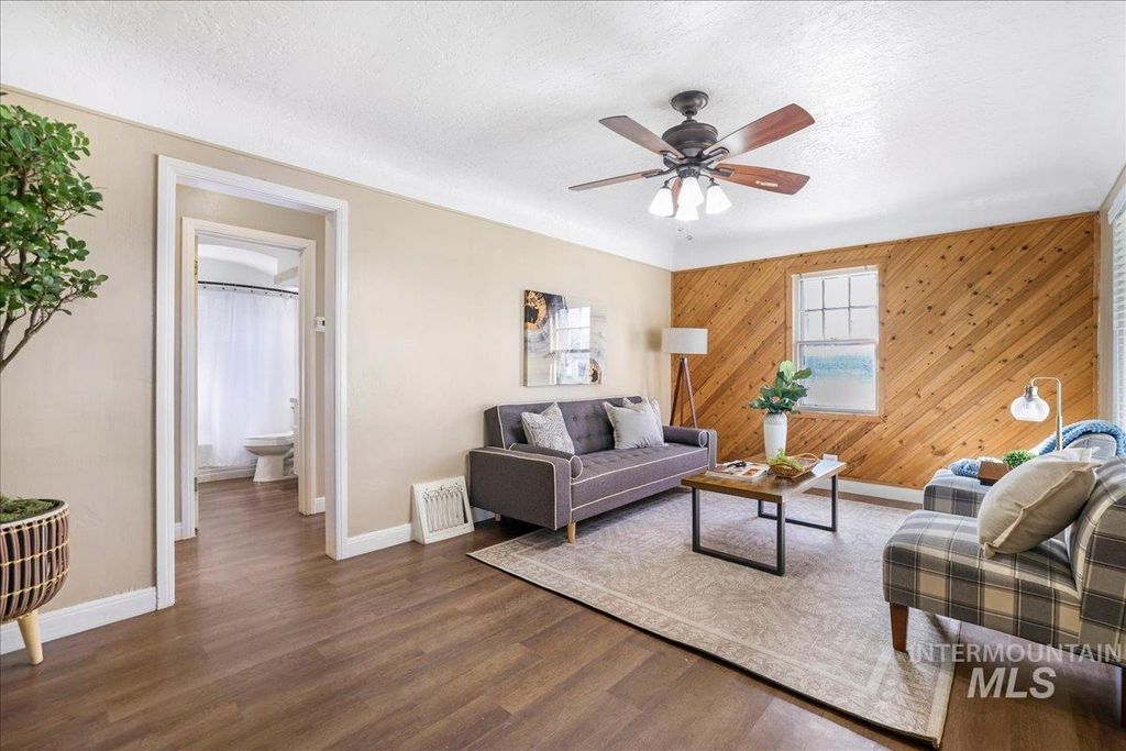 Photo of 160 Tyler St, Twin Falls, ID 83301 (MLS # 98978231)