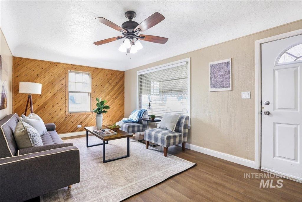 Photo of 160 Tyler St, Twin Falls, ID 83301 (MLS # 98978231)